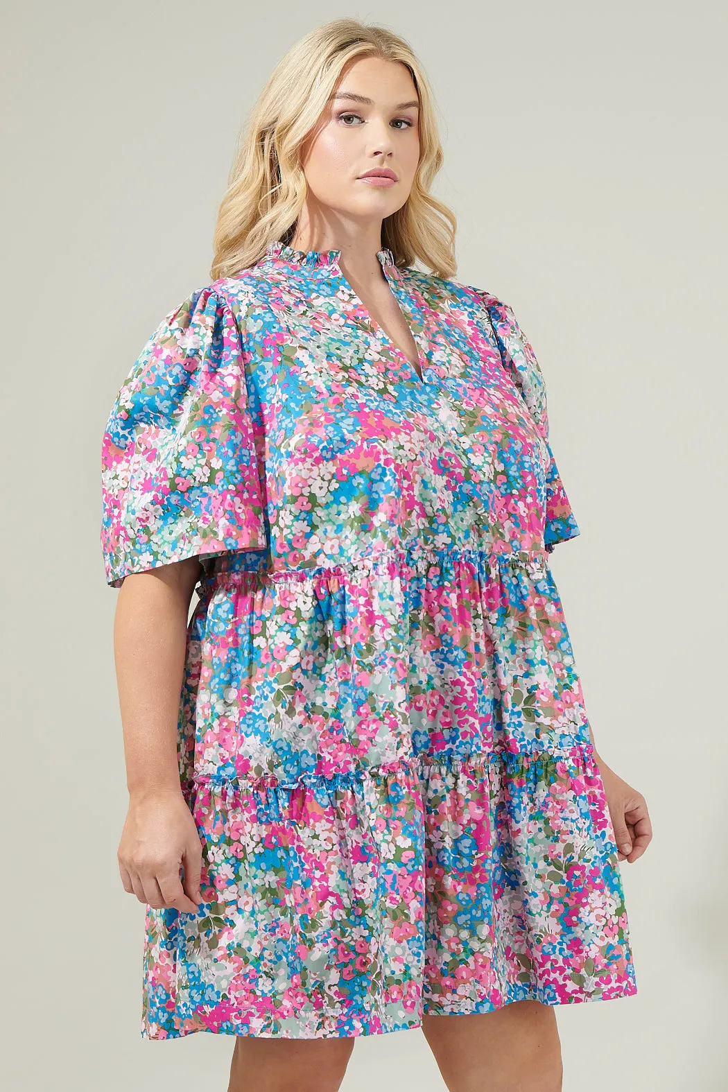 Avery Blossom Dixie Split Neck Shift Dress Curve