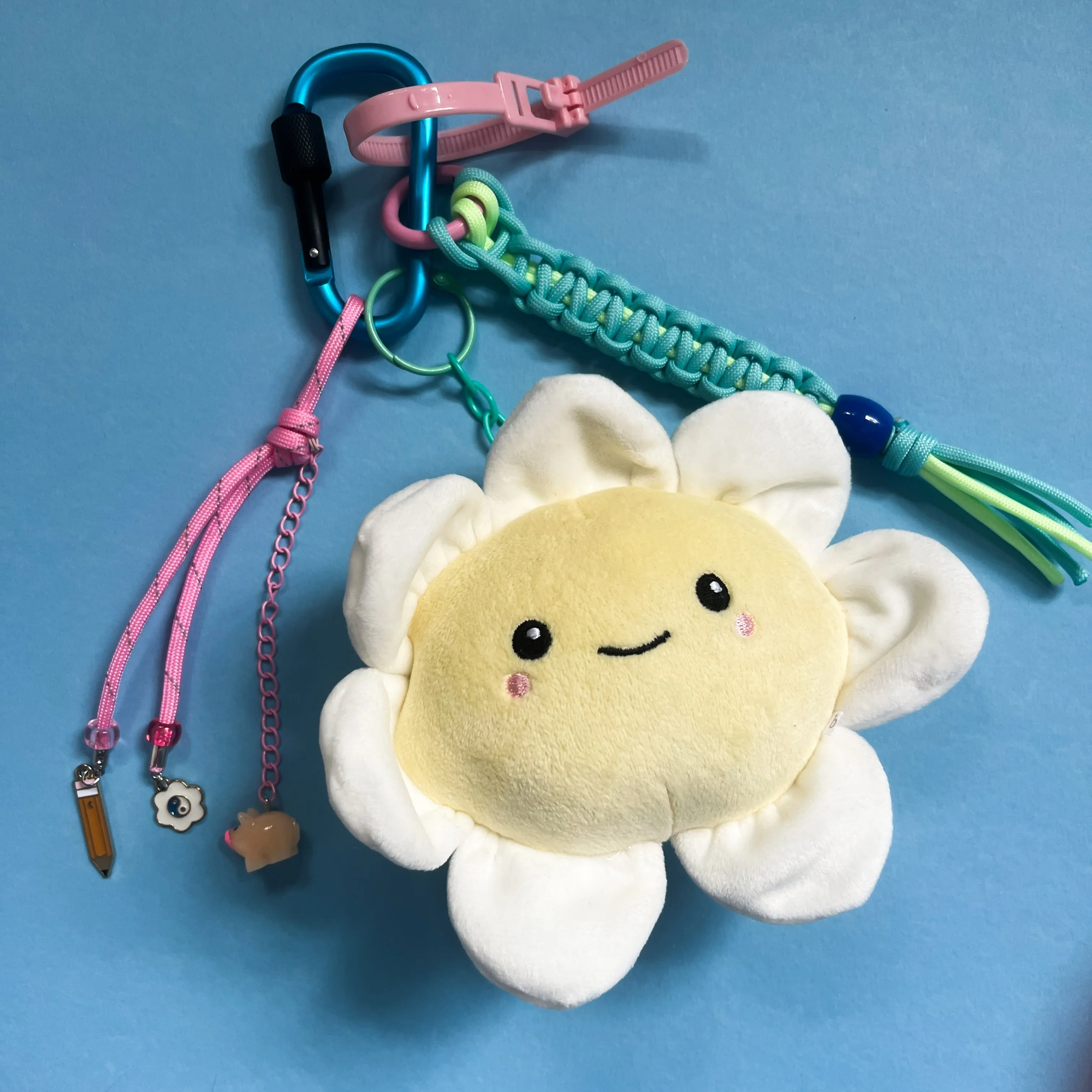 Bag charm and keyring big daisy flower