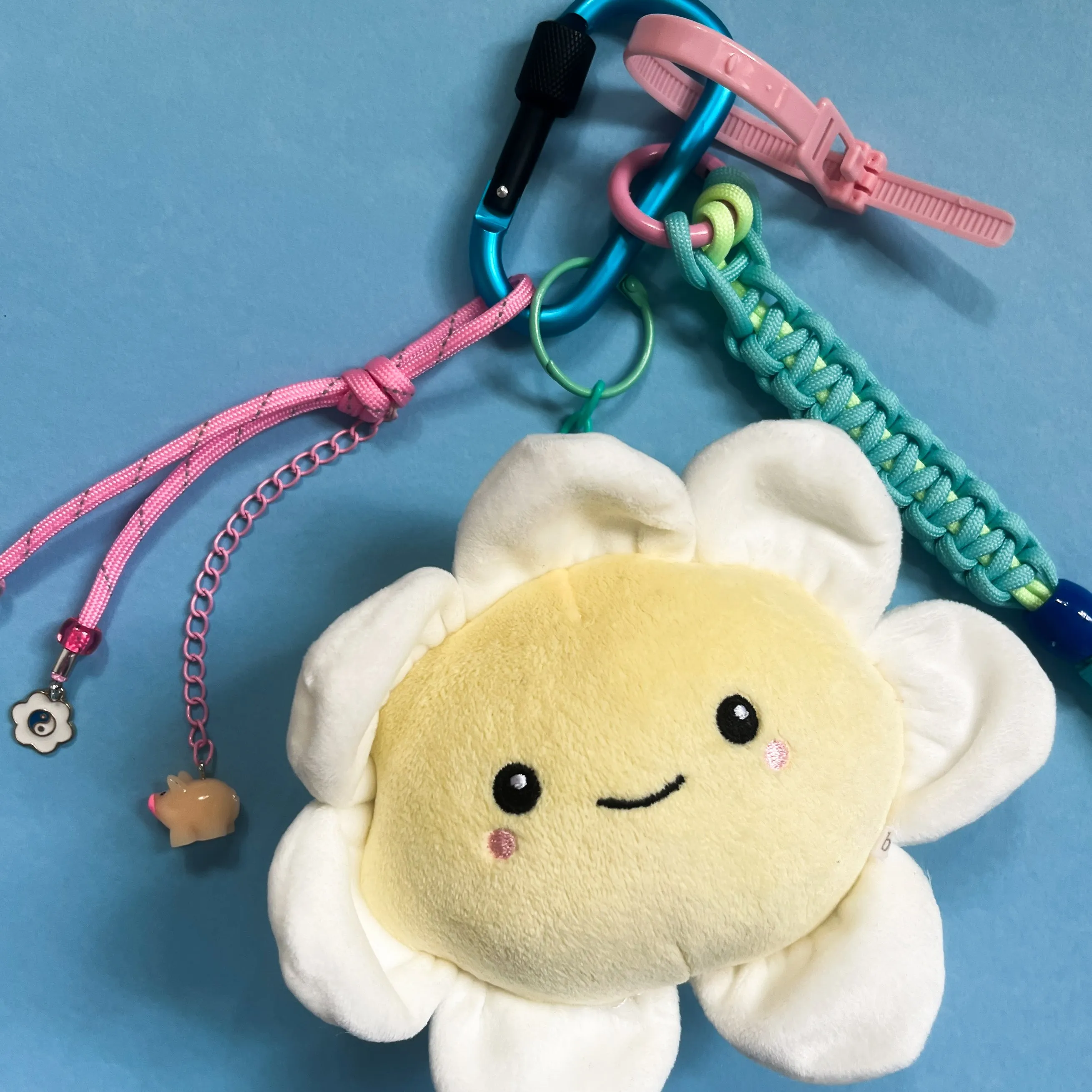 Bag charm and keyring big daisy flower