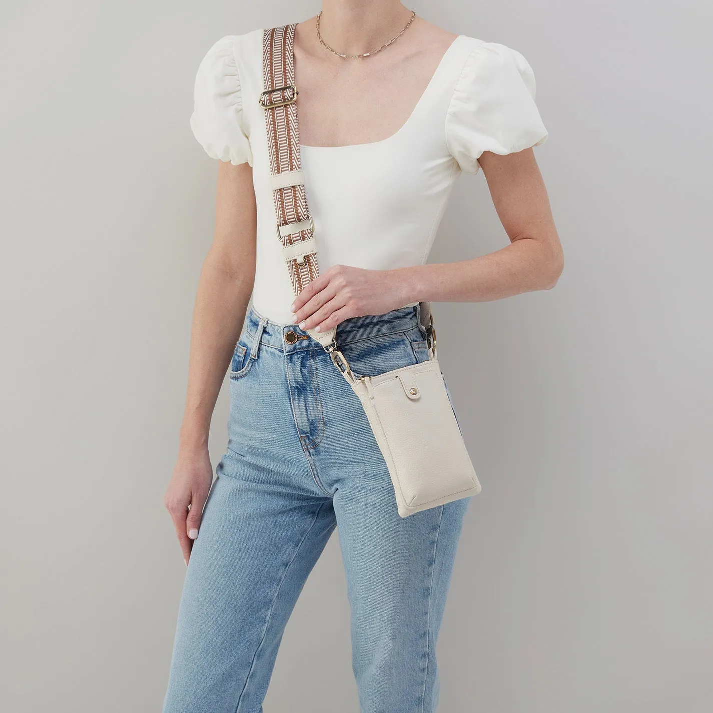 Cass Phone Crossbody In Pebbled Leather - Ivory